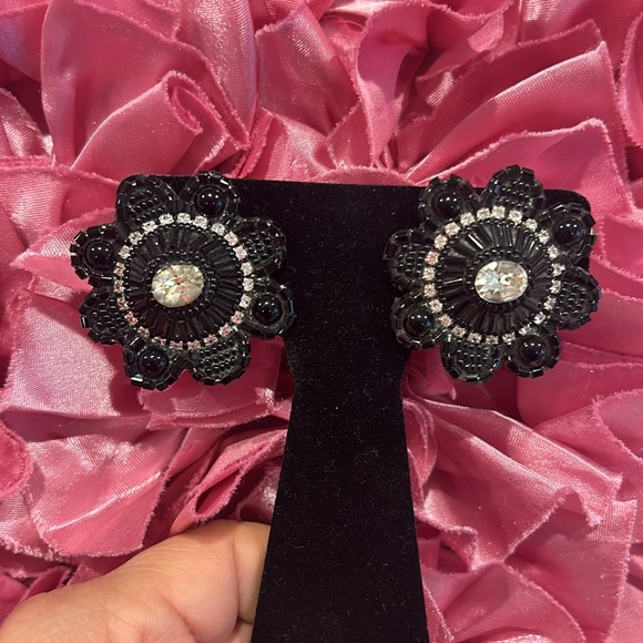 Vintage Black Beaded Bradley Levin Clip-on Flower Earrings-Boutique - Picture 1 of 10